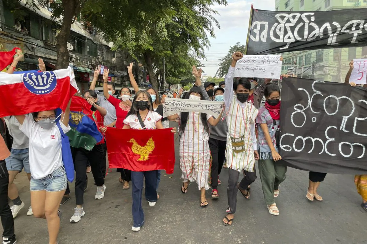 Pro-democracy protesters hold a flash mob rally to protest against Myanmar's military-installed government, at Kyauktada township in Yangon, Myanmar Dec. 20, 2021. (The Canadian Press/AP div)
