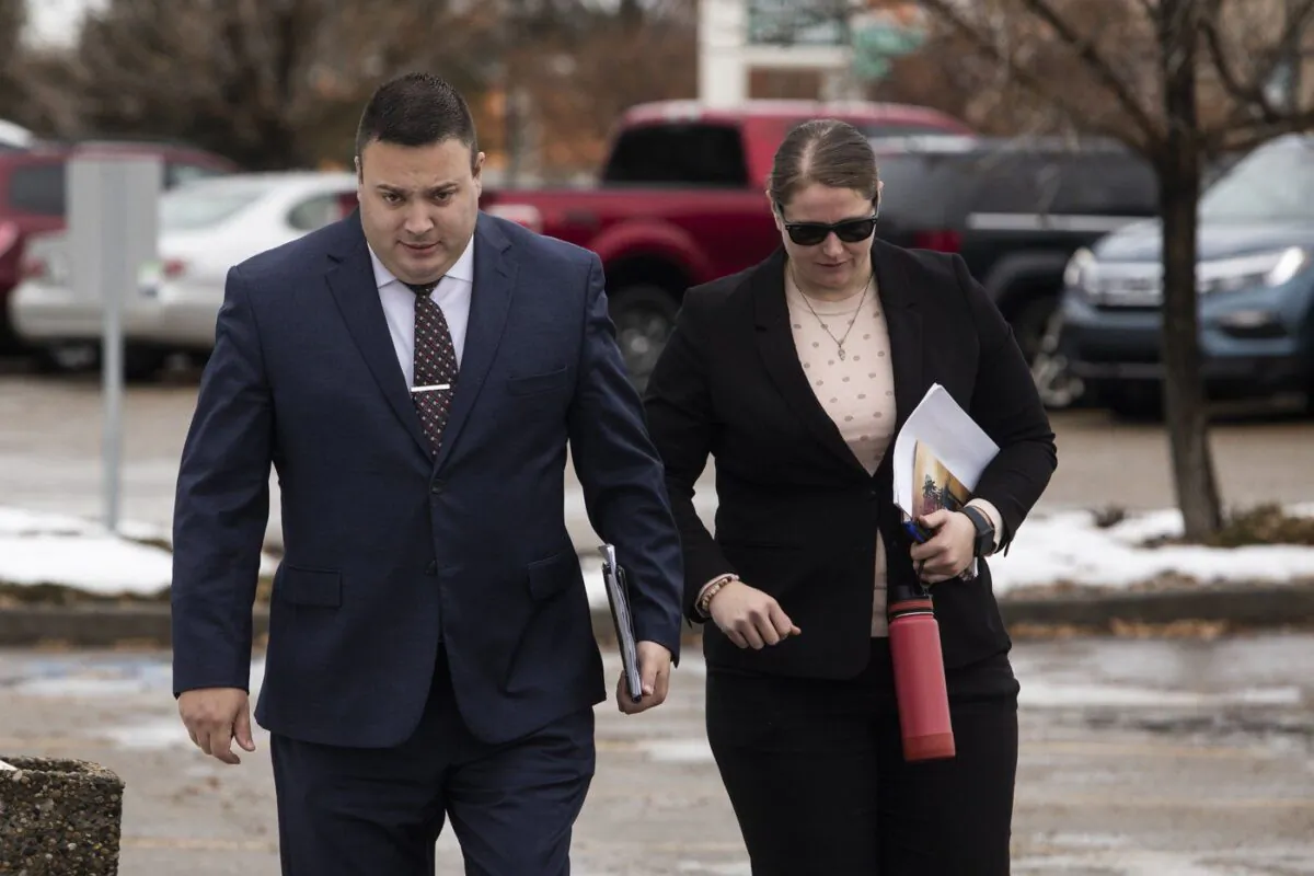 Cpl. Randy Stenger, left, and Const. Jessica Brown, return to court to resume their jury trial on charges of manslaughter and aggravated assault in Edmonton on Nov. 25, 2022. (The Canadian Press/Amber Bracken)
