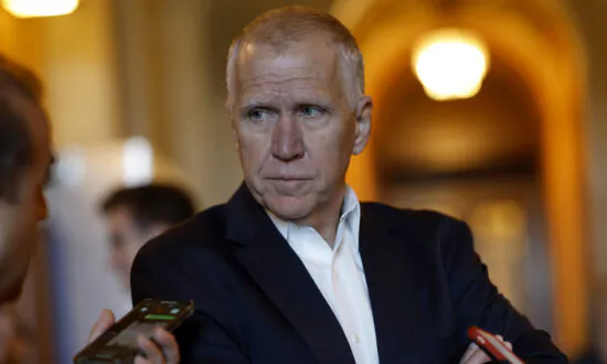 Senator Reveals Details of Proposal to Secure Border, Grant Illegal Immigrants Citizenship
