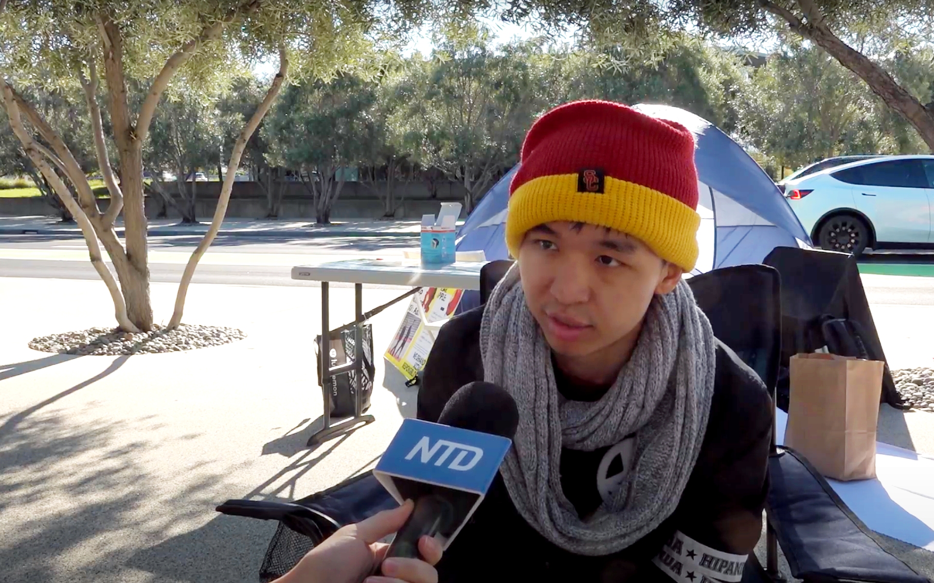 Student Holds Hunger Strike at Apple Headquarters to Protest AirDrop Restriction in China - Vimarsana News
