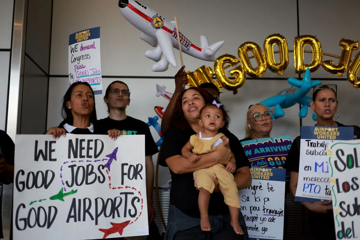 Leila Benitez (L) along with Alise Cabrera join other airport workers and their supporters to protest at the Miami International Airport in Miami, Fla., on Dec. 8, 2022. (Joe Raedle/Getty Images)
