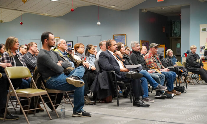Attendees listen at the Wake Up to CCP Threat seminar in Middletown, N.Y. on Dec. 8, 2022. (Cara Ding/The Epoch Times)