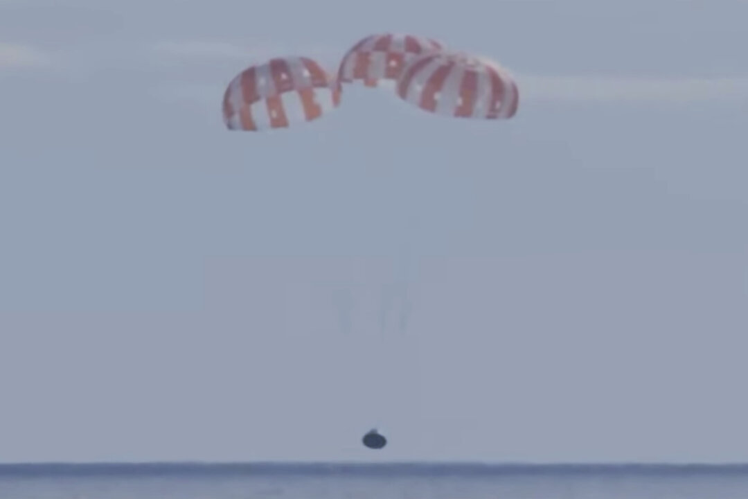 NASA’s Orion Capsule Returns to Earth, Capping Artemis I Flight Around ...