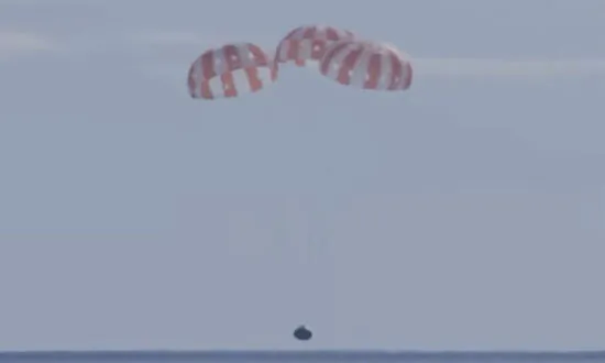 NASA’s Orion Capsule Returns to Earth, Capping Artemis I Flight Around Moon