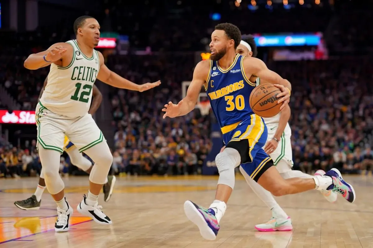Golden State Warriors guard Stephen Curry (30) dribbles the ball against Boston Celtics forward Grant Williams (12) in the fourth quarter at the Chase Center in San Francisco on Dec. 10, 2022. (Cary Edmondson/USA TODAY Sports via Field Level Media)