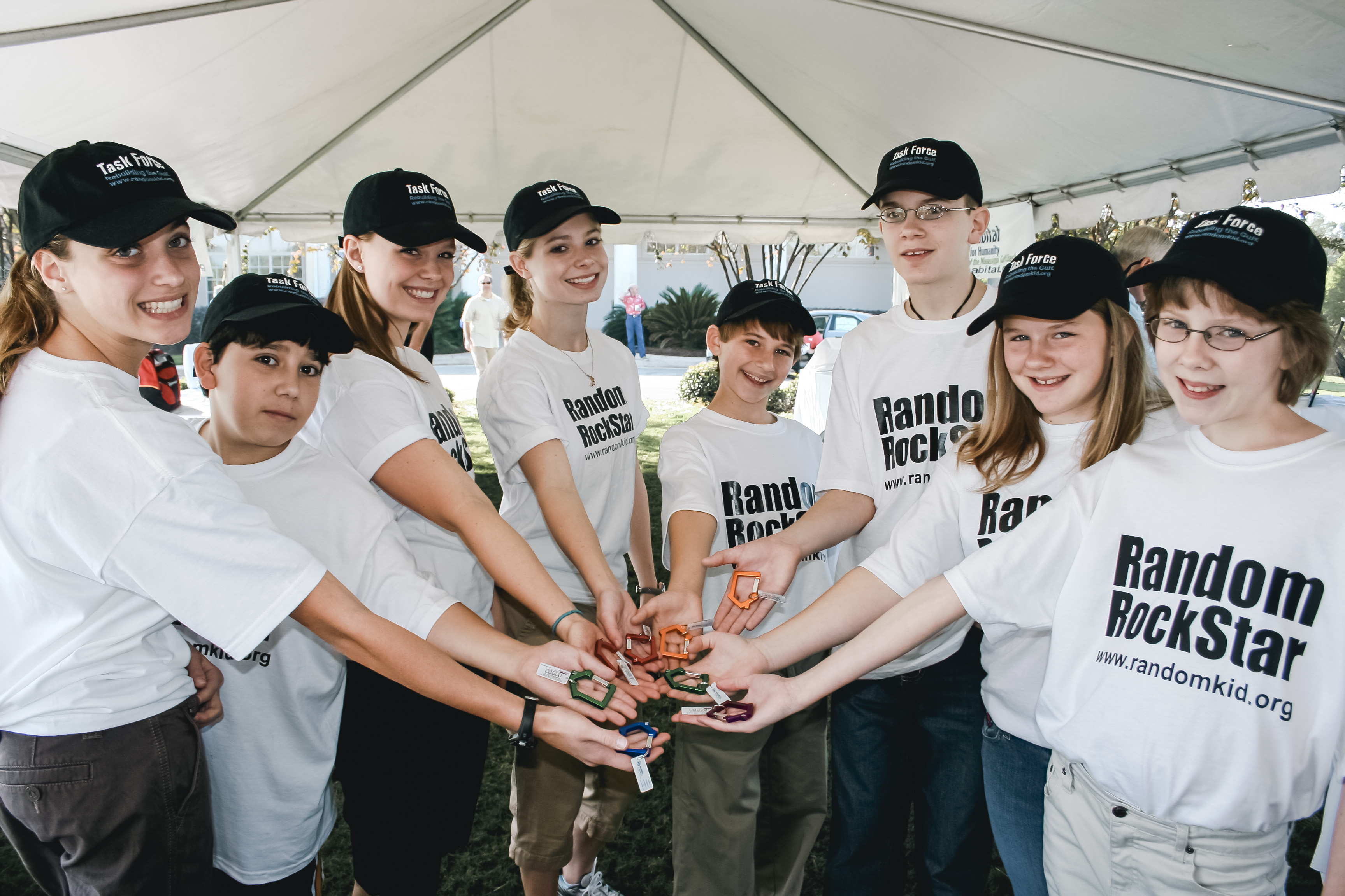 Meet Young Philanthropists Who are Using Creative Ways to Raise Money for Those in Need - Vimarsana News