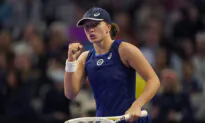 Swiatek Wins WTA Player of Year, Pegula’s Coach Witt Honored