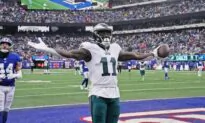 NFL Roundup: Eagles Clinch Playoff Spot With Rout of Giants