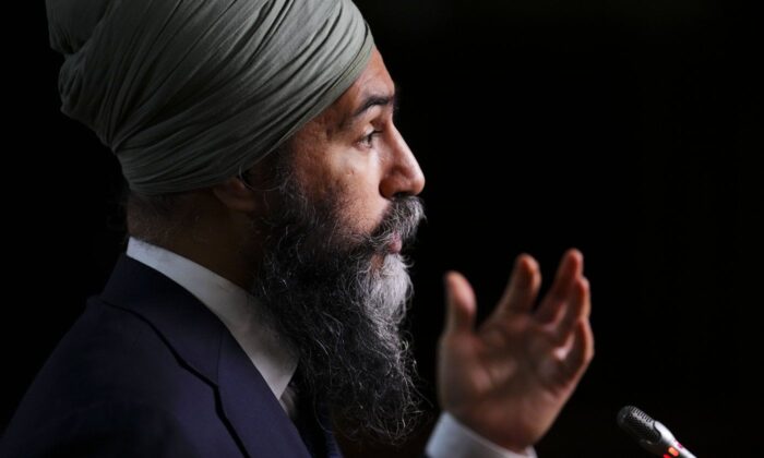 NDP leader Jagmeet Singh speaks to reporters on Parliament Hill in Ottawa on Dec. 7, 2022. (The Canadian Press/Sean Kilpatrick)
