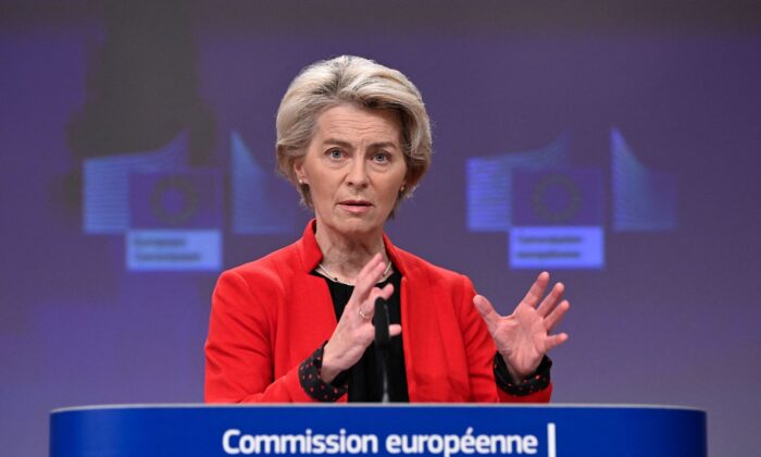 欧盟委员会主席 Ursula von der Leyen 于 2022 年 12 月 12 日在布鲁塞尔的欧洲理事会大楼举行了关于 REPowerEU 的新闻发布会：2023 年欧盟天然气供应展望。（John Thys/法新社来自 Getty Images）