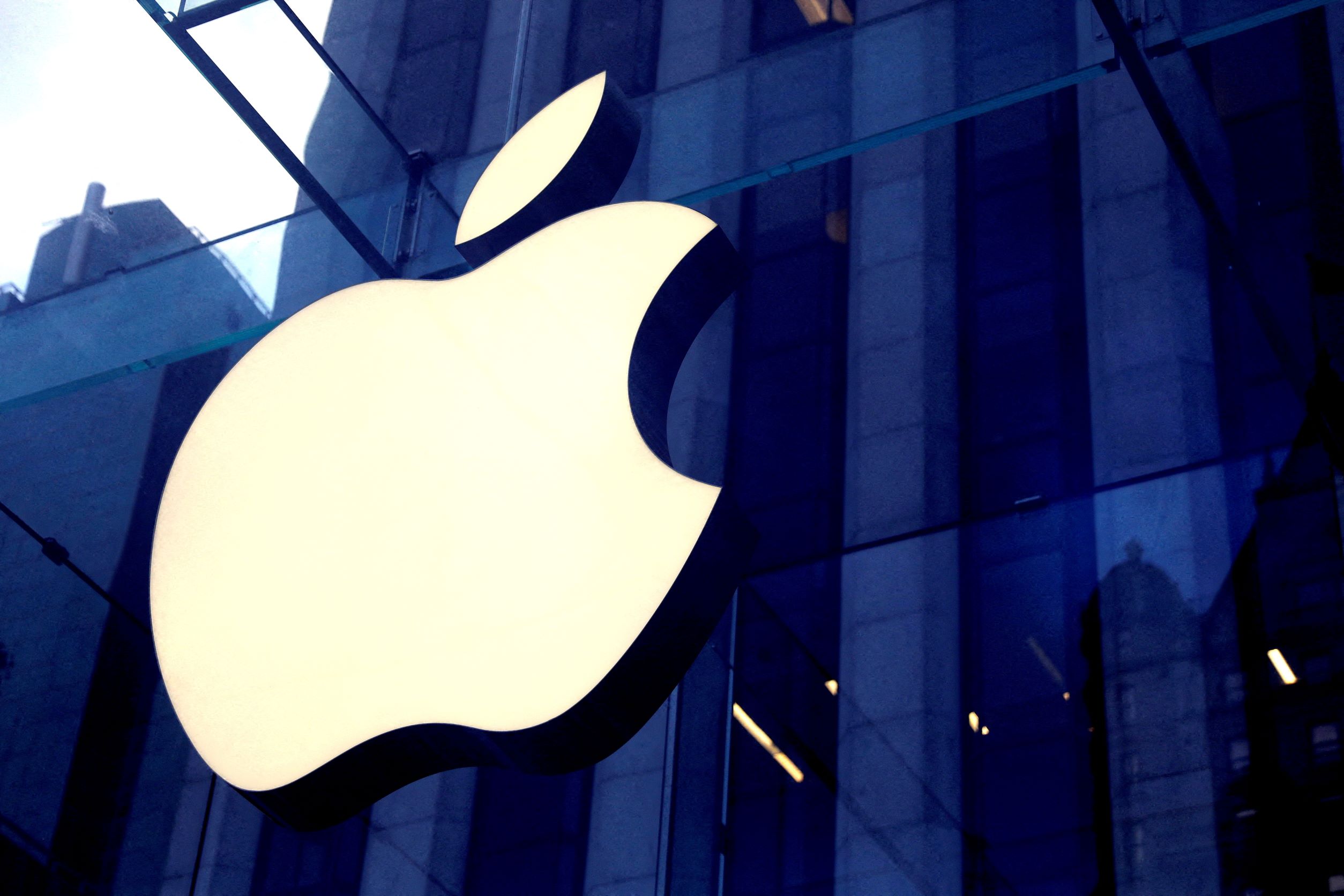 Apple Faces Planned Obsolescence Investigation in France - Vimarsana News