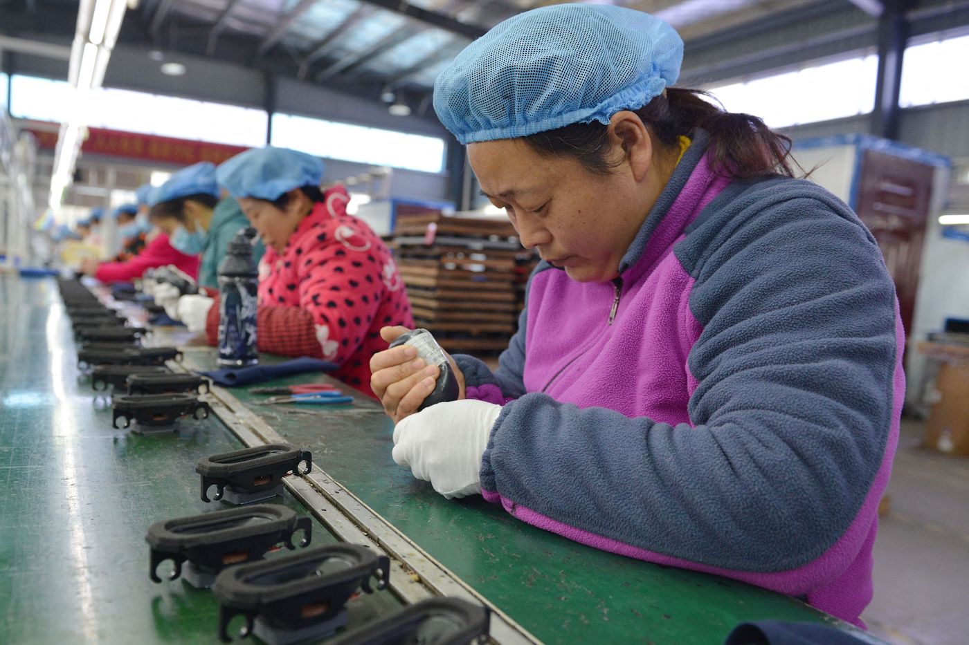China's Exports Fall at Record Rate, Companies Sent Abroad to Attract Buyers - Vimarsana News
