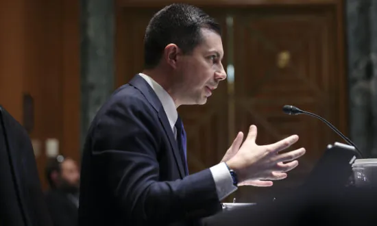 GOP Seeks Answers From Buttigieg on ‘Disturbing’ Failures of Transportation Department