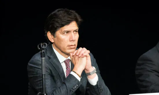 Embattled Los Angeles Councilman Kevin de León to Seek Reelection