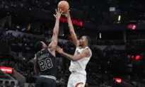 NBA Roundup: Spurs Bear Down in Final Seconds, Shock Cavs