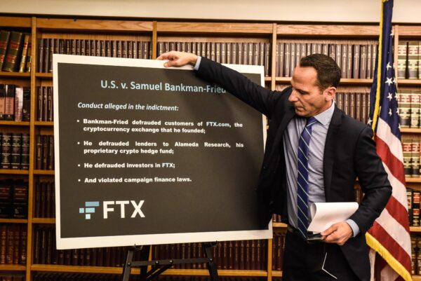 美国纽约南区检察官就起诉现已破产的 FTX Sam Bankman-Fried 的创始人举行新闻发布会