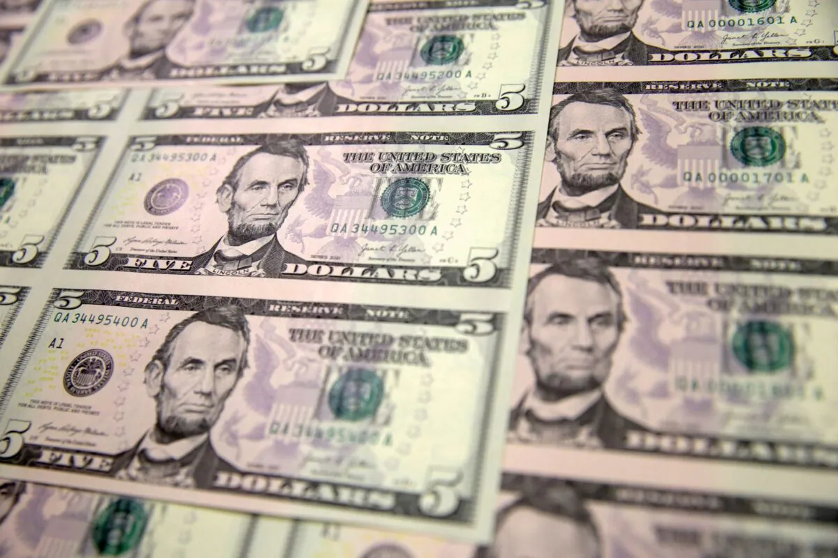 The first U.S. banknotes printed with two women's signatures at an unveiling event in Fort Worth, Texas on Dec. 8, 2022. (Shelby Tauber/Reuters)