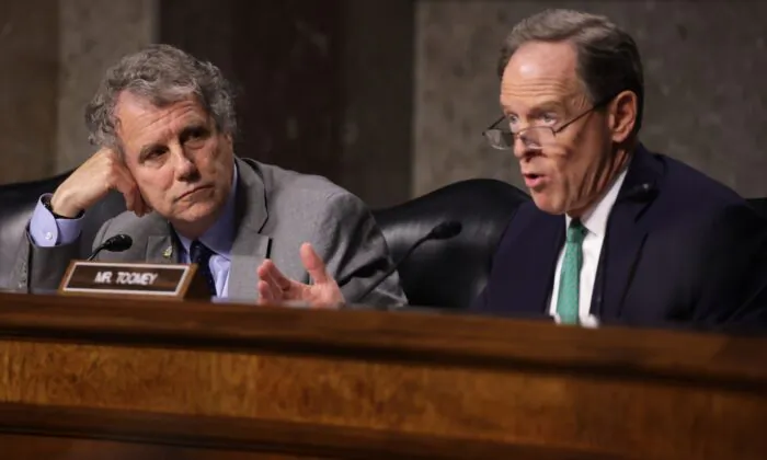 Committee ranking member Sen. Pat Toomey (R-Pa.) (R) speaks as Chairman Sen. Sherrod Brown (D-Ohio) (L) listens during a hearing before Senate Banking, Housing, and Urban Affairs Committee at Dirksen Senate Office Building on Capitol Hill in Washington, D.C., on Dec. 14, 2022. (Photo by Alex Wong/Getty Images)