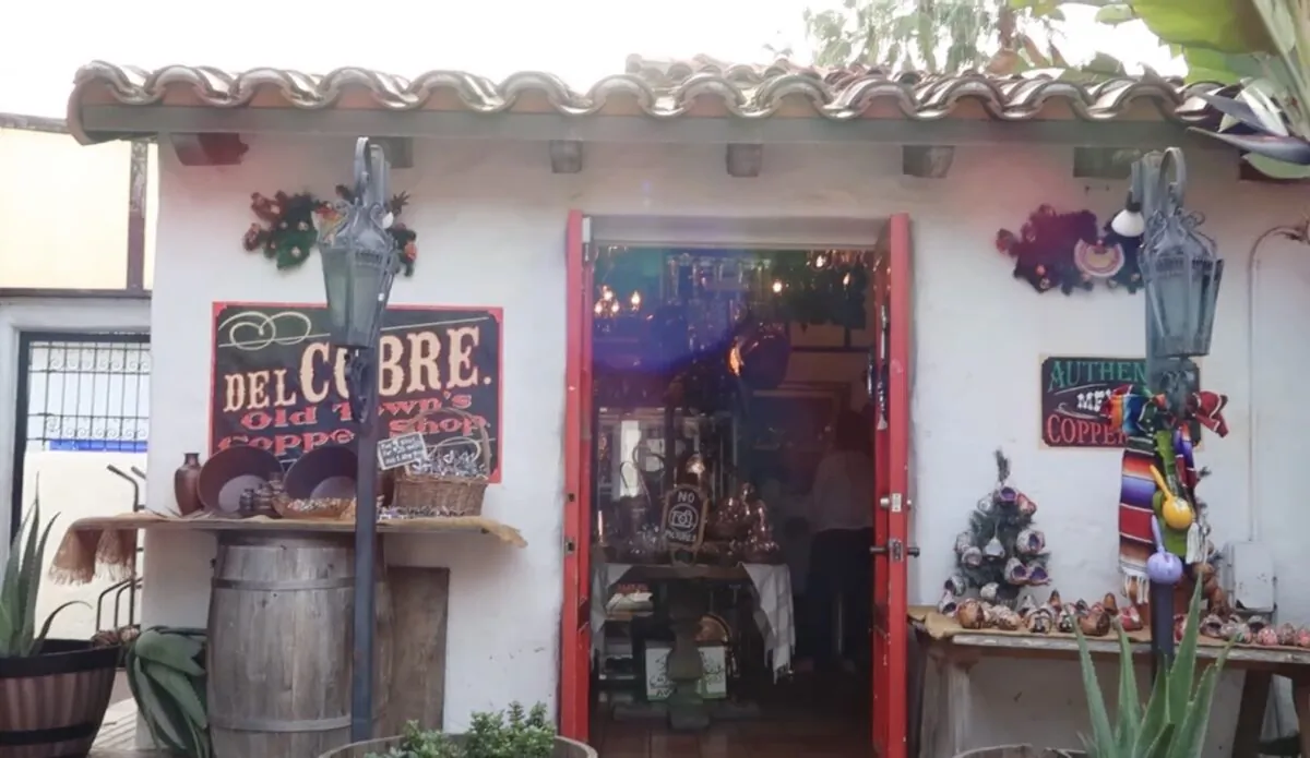 A souvenir shop in Old Town is seen in San Diego, Calif., on Dec. 21, 2019. (Sophie Li/The Epoch Times)