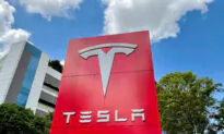 Tesla Shares Fall as Investors Bash Musk’s Twitter Focus