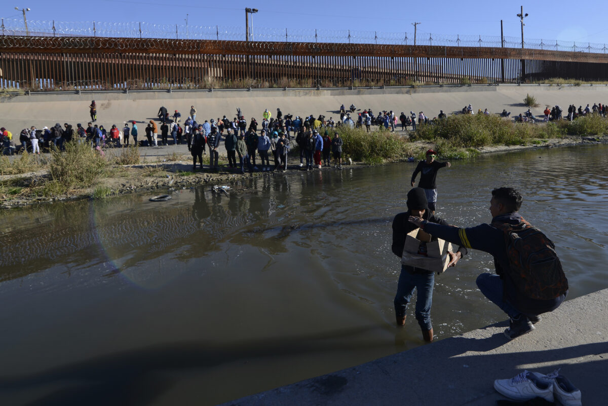 Mexico_Migrants_22346759623899-1200x801.jpg