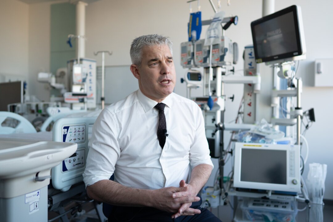 Health Secretary Steve Barclay during a visit to Chelsea and Westminster Hospital in London, as nurses at other hospitals in England, Wales and Northern Ireland take industrial action over pay, on Dec. 15, 2022. (Stefan Rousseau/PA Media)