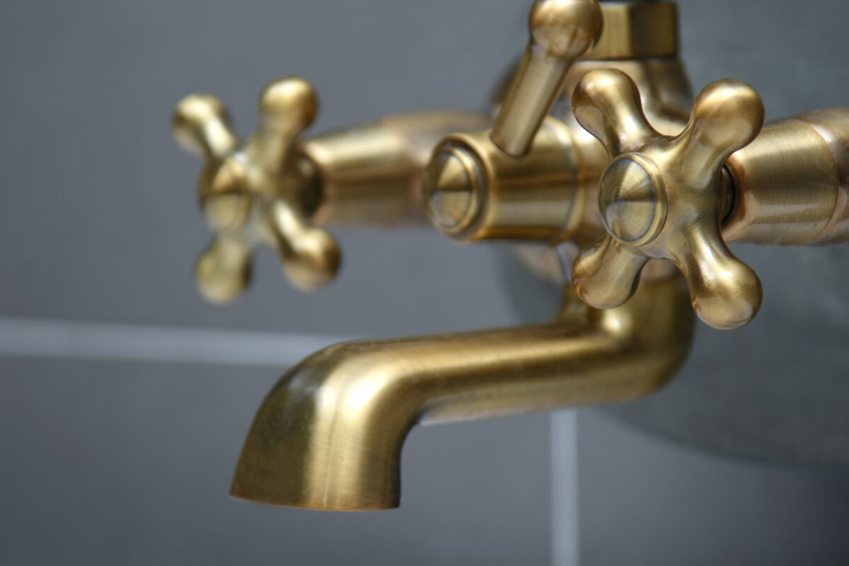 Install Brass Water Faucets That Don’t Tarnish