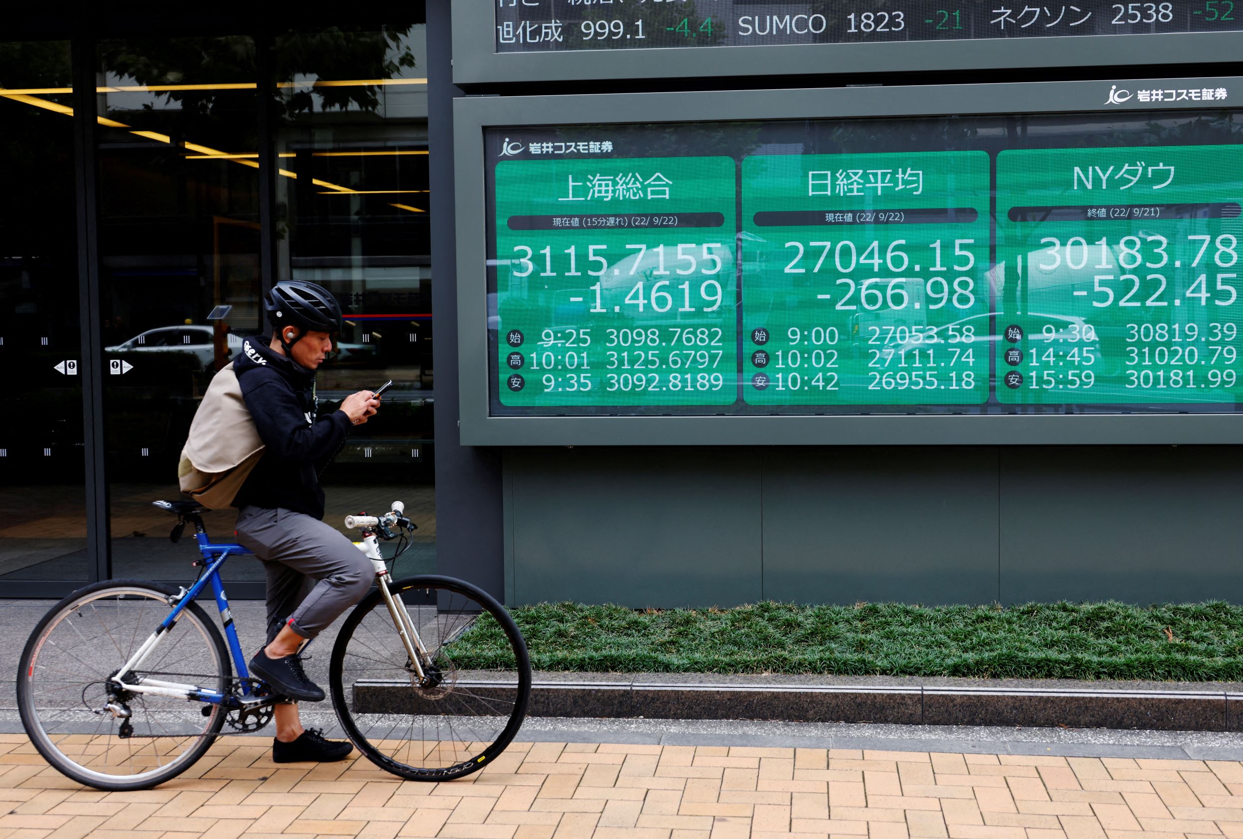 World Stocks Eye Glum 2022 While Dollar Triumphs - Vimarsana News
