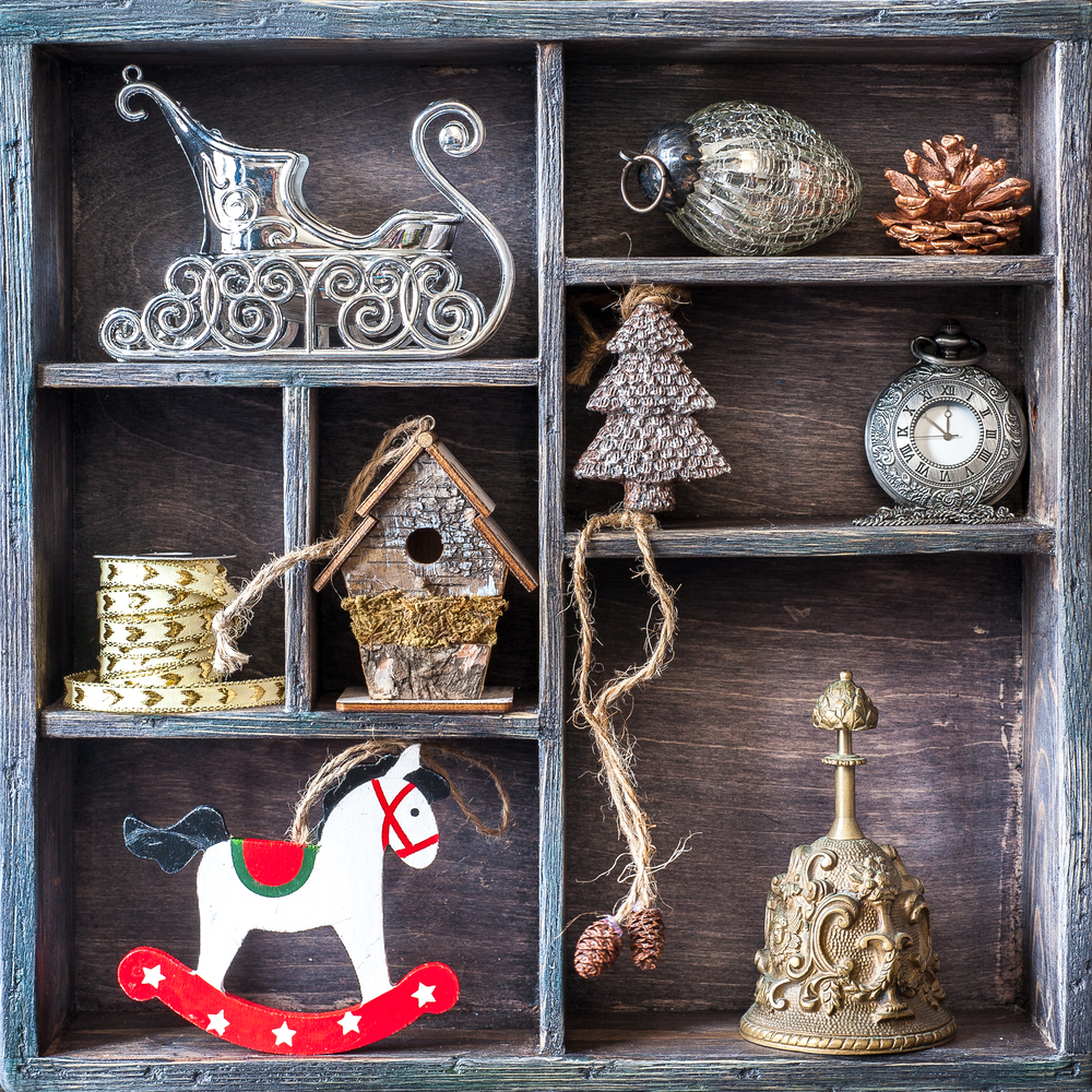 精心购买的复古物品是很棒的圣诞礼物。  （玛丽娜香提/Shutterstock）