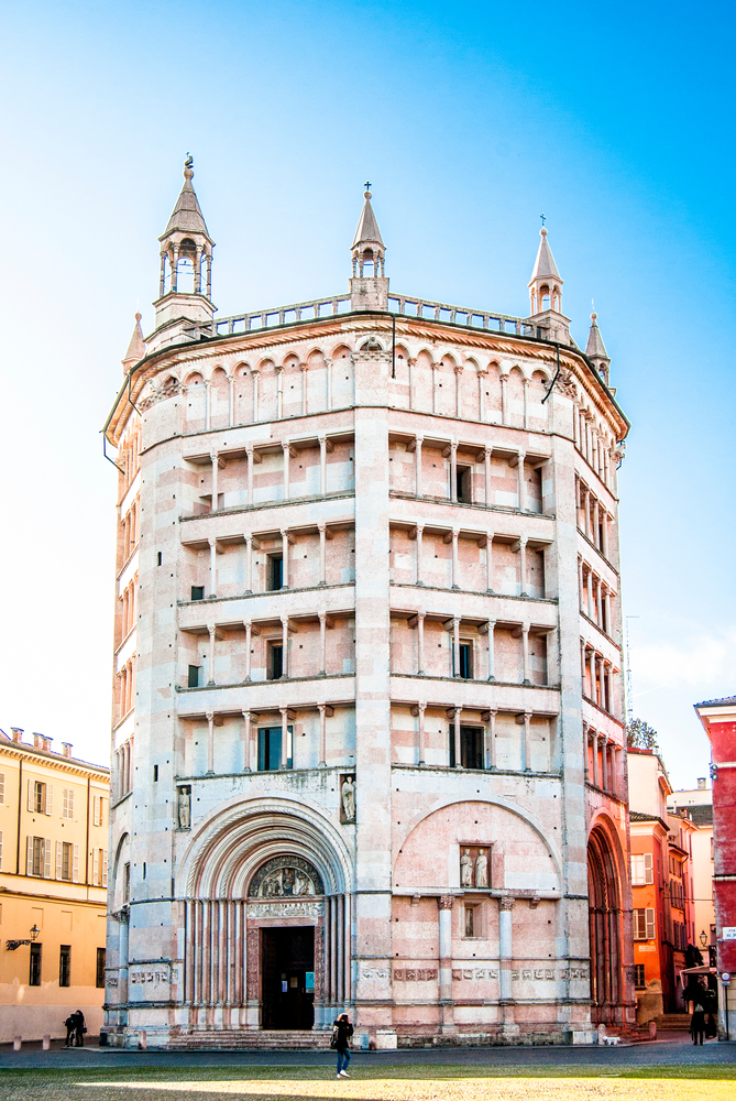 Baptistery,Of,Parma,,Built,In,The,12th,Century,In,Romanesque