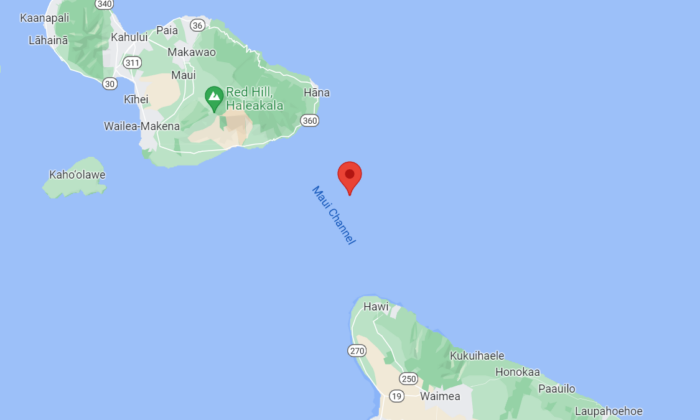 一张地图显示了 2022 年 12 月 17 日夏威夷太平洋毛伊海峡中毛伊岛哈纳的位置。（谷歌地图）