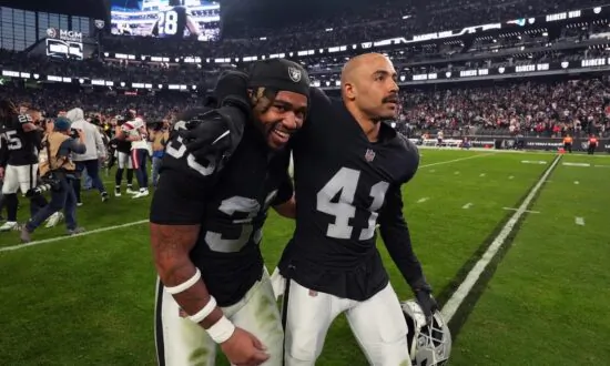 NFL Roundup: Patriots Fumble Away Game to Raiders on Last Play