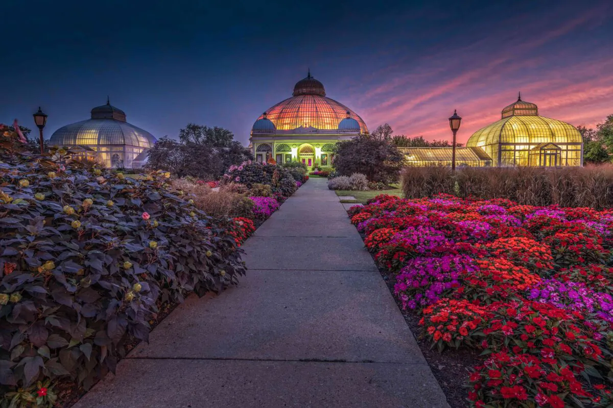 There are many great last minute gifts for gardeners, such as a gift certificate for the garden center, or a membership to local botanical gardens. (Hsa htaw/Shutterstock)