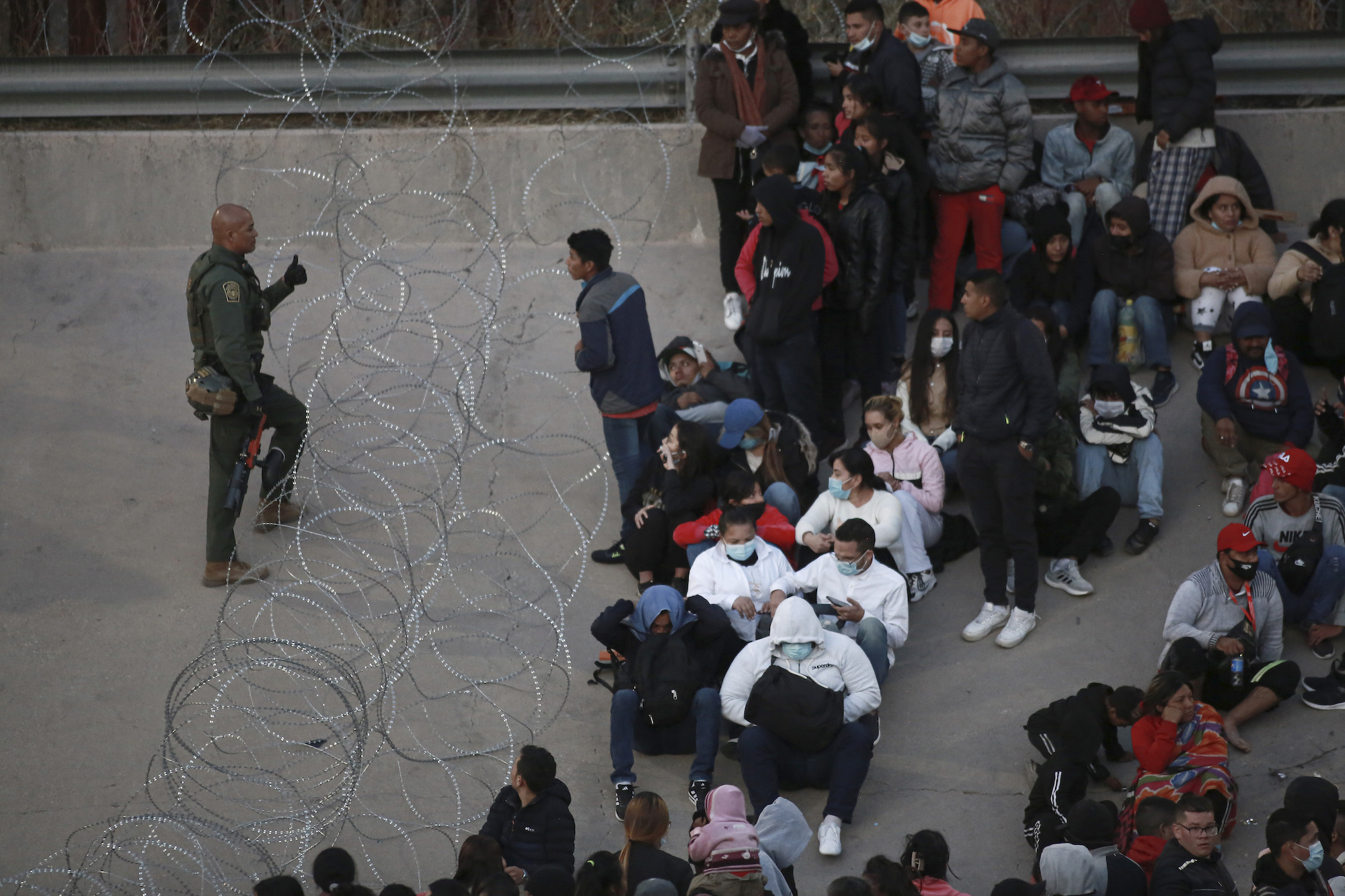 Texas Troops Rush to Add More Razor Wire to Secure Border Amid 'Federal Government's Absence': Abbott - Vimarsana News