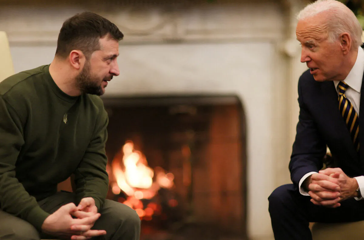 U.S. President Joe Biden meets with Ukraine's President Volodymyr Zelenskyy in the Oval Office at the White House on Dec. 21, 2022. (Leah Millis/Reuters)