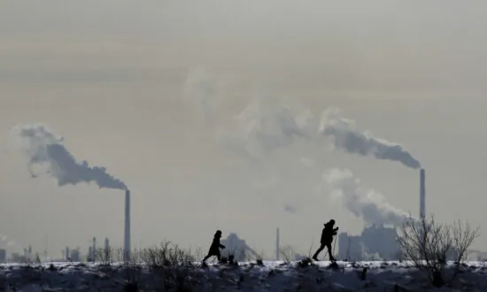 Ottawa’s Climate Reporting Goal Said to Be ‘Onerous’ for Small Business
