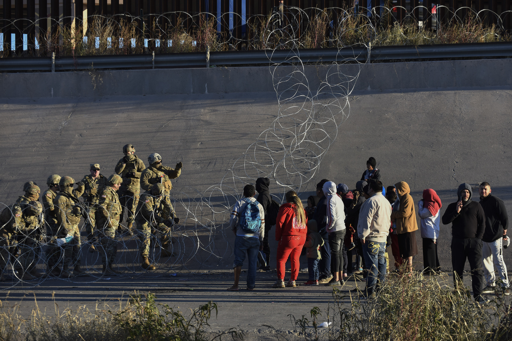 Texas National Guard 'Border Force' Blocking Illegal Crossings - Vimarsana News