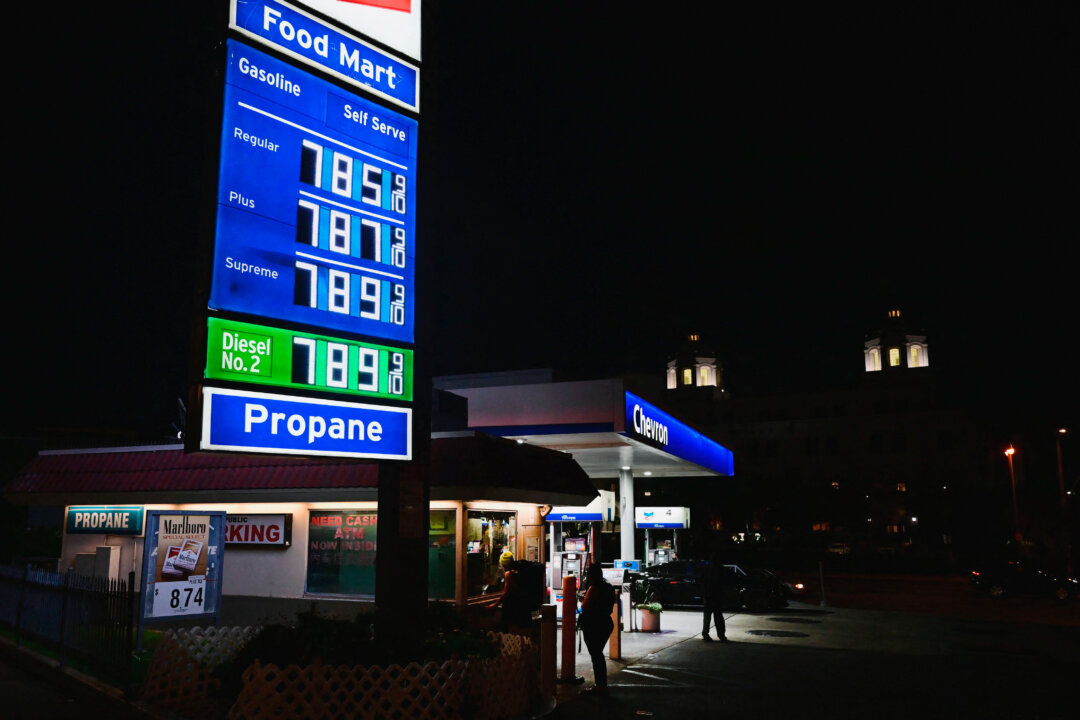 Gas Prices Could Exceed $4 per Gallon Next Year: GasBuddy | The Epoch Times