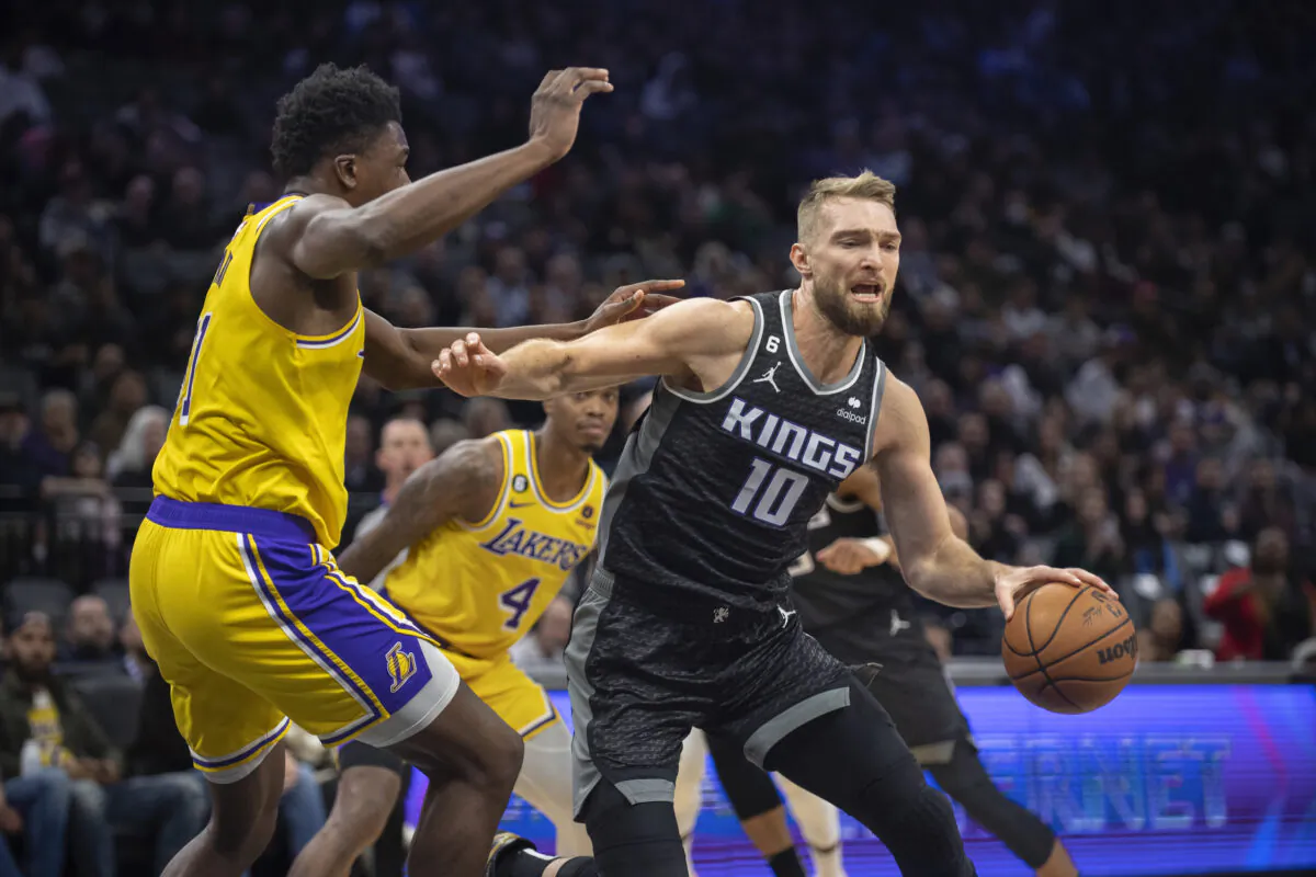 Sacramento Kings forward Domantas Sabonis (10) is defended by Los Angeles Lakers center Thomas Bryant (31) during the first quarter of an NBA basketball game in Sacramento, Calif., on Dec. 21, 2022. (José Luis Villegas/AP Photo)