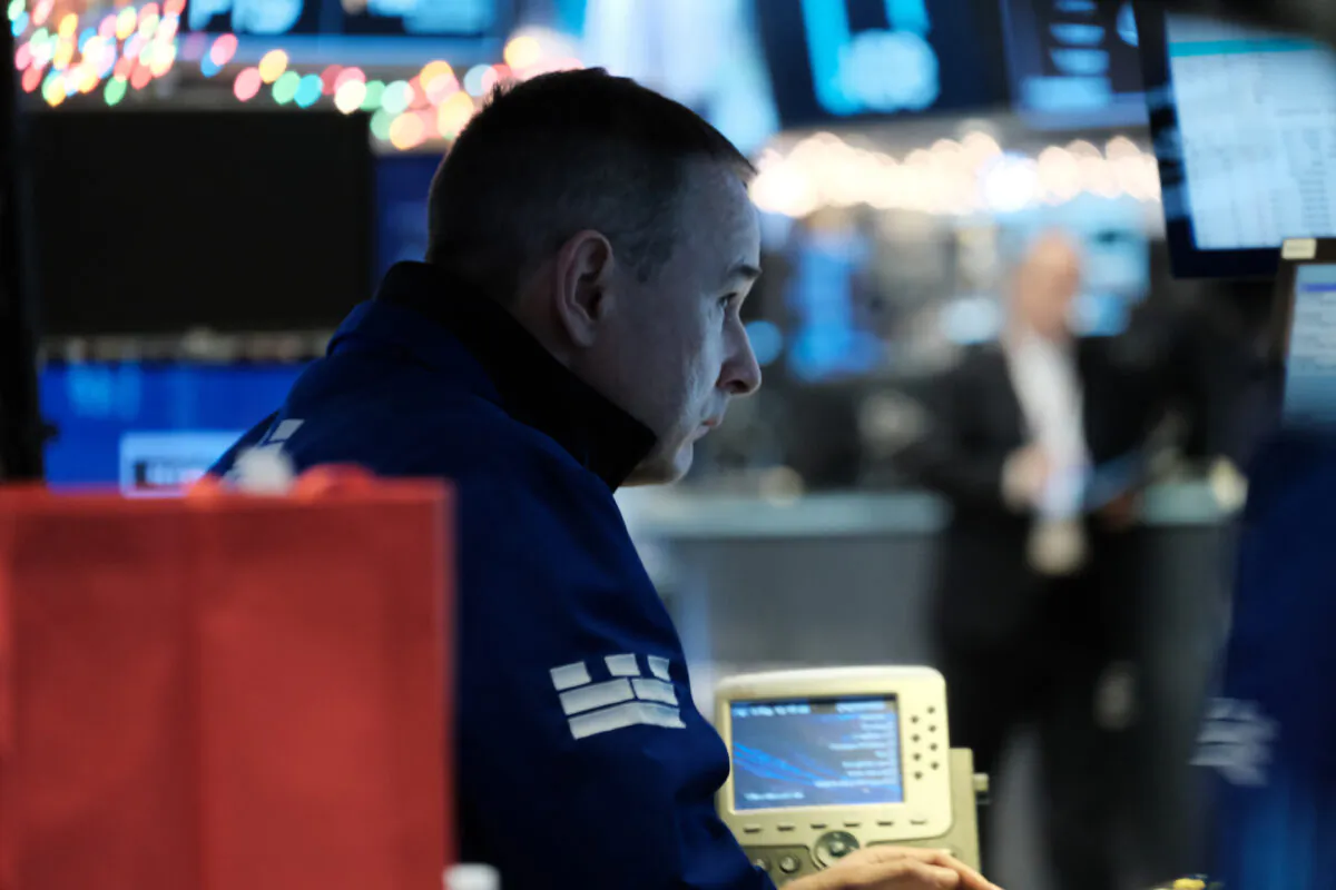 Traders work on the floor of the New York Stock Exchange (NYSE) in New York on Dec. 15, 2022. (Spencer Platt/Getty Images)