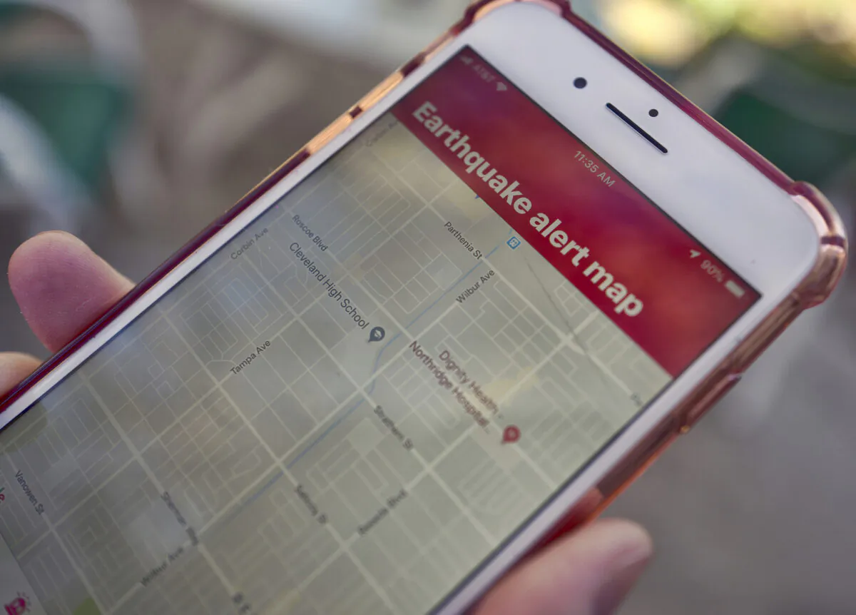A mobile phone customer looks at an earthquake warning application on an iPhone in Los Angeles on Jan. 3, 2019. (Richard Vogel/AP Photo)