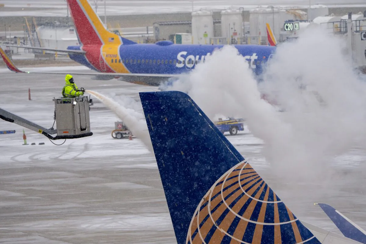 Ice is removed from a United Airlines jet after a cold weather front moved into General Mitchell International Airport in Milwaukee on Dec. 22, 2022. (Mark Hoffman/USA Today Network via Reuters)