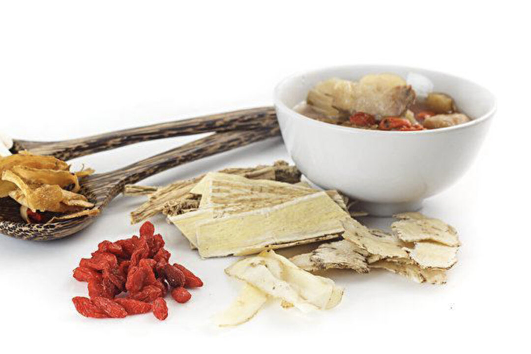 TCM practitioners recommend patients to adjust their diet to reduce the side effects of conventional cancer treatment and help the body recover earlier. (Shutterstock)