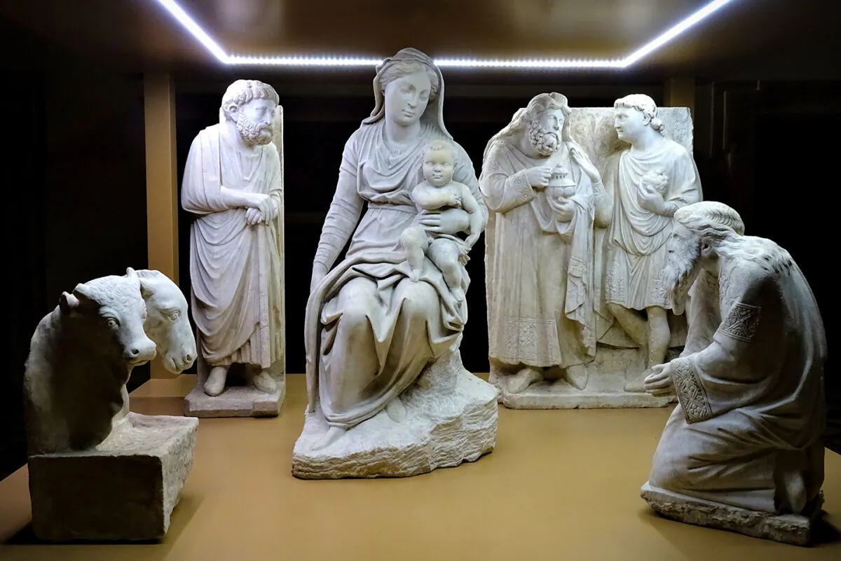 The first carved crèche was produced in 1290 by Arnolfo di Cambio for St. Mary Major. (Cropped photo: Hugo DK/ CC BY-SA 4.0)