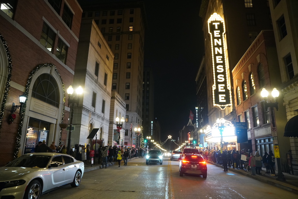 Protesters, Counter-Protesters Face Off Outside 'All Ages' Drag Show in Tennessee - Vimarsana News