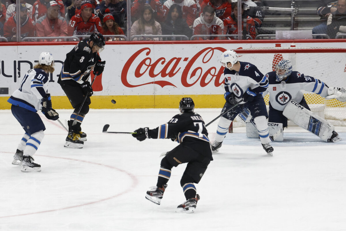 Jets score 4 unanswered goals in comeback victory over Flames to