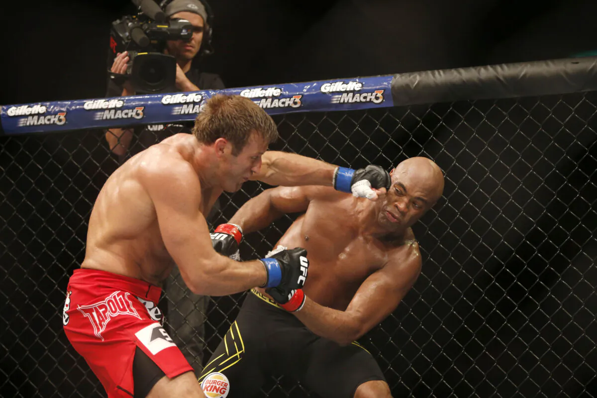 Anderson Silva (R) of Brazil fights Stephan Bonnar of the United States during their light heavyweight mixed martial arts bout at the Ultimate Fighting Championship (UFC) 153 in Rio de Janeiro on Oct. 14, 2012. (Felipe Dana/AP Photo)