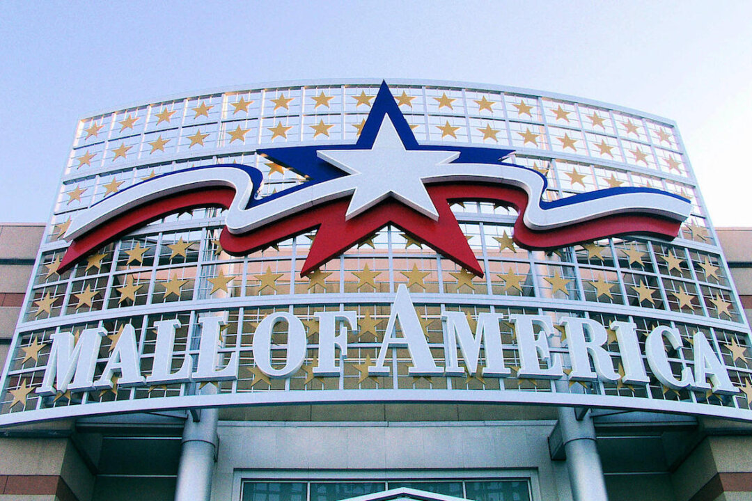 FBI Arrests 18-Year-Old Accused of Plotting ISIS Mall of America Attack in Minnesota