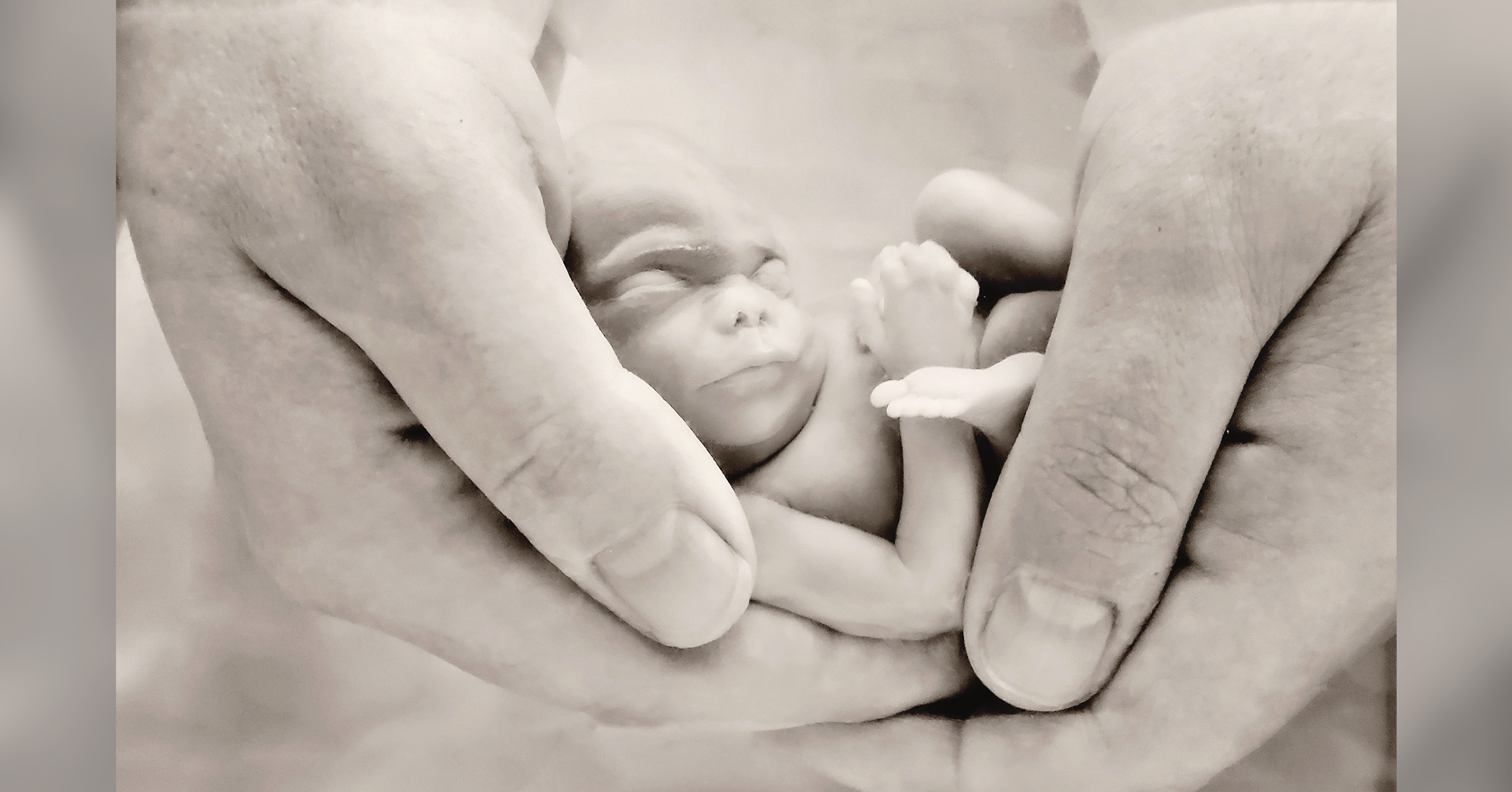 Grieving Mom's 'Underwater Photos' Let Her See 18-Week Miscarried Baby With Amazing Clarity - Vimarsana News