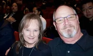 Couple Celebrates Anniversary by Experiencing Shen Yun